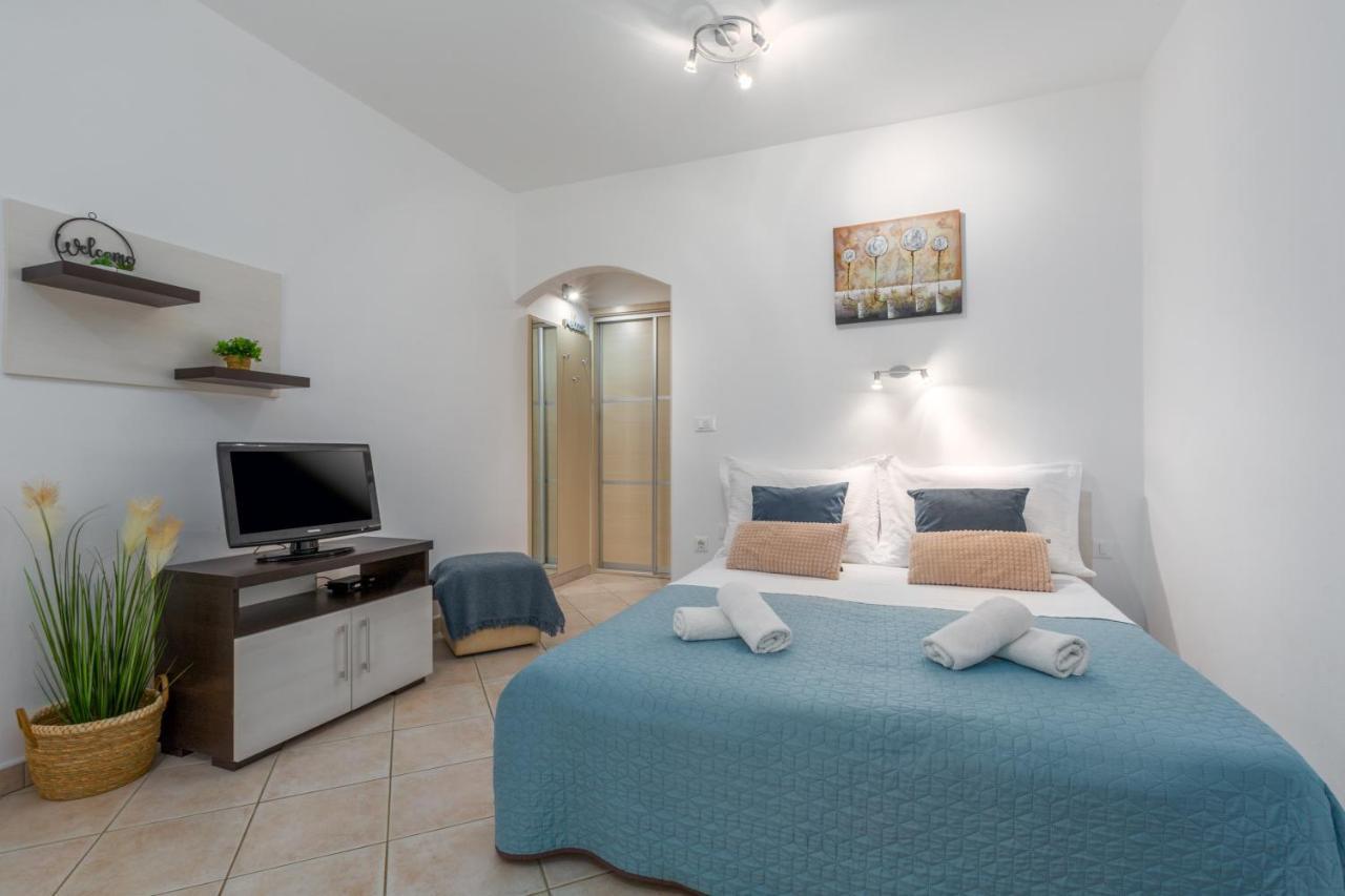 Studio Apartments Pinia-Marina Porec Bagian luar foto