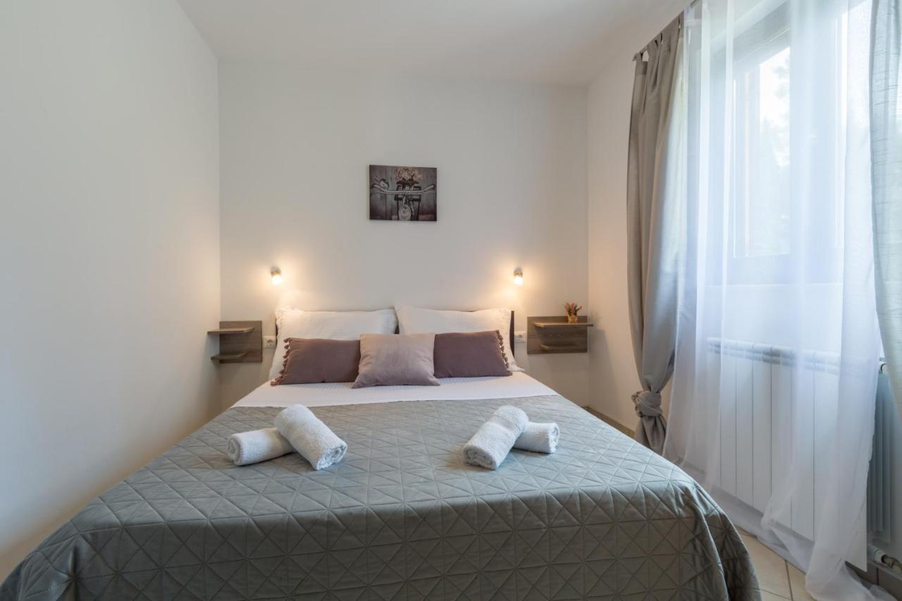 Studio Apartments Pinia-Marina Porec Bagian luar foto